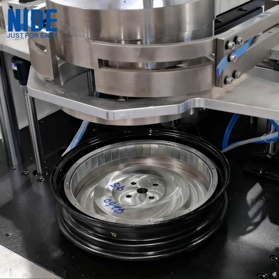 Automatische Maschine zum Einfügen von Klebstoff mit Magneten auf dem Rotor